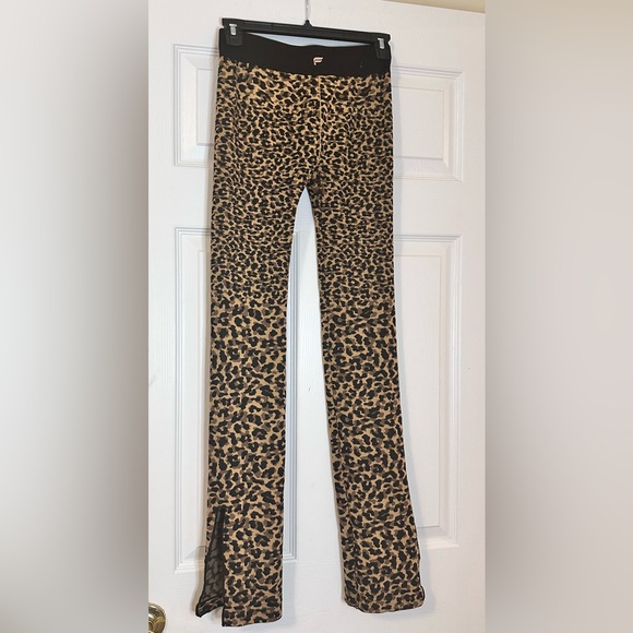 FABLETICS 2 piece Seamless Cheetah Print Set with bralette and Pants Size Small - Picture 5 of 11